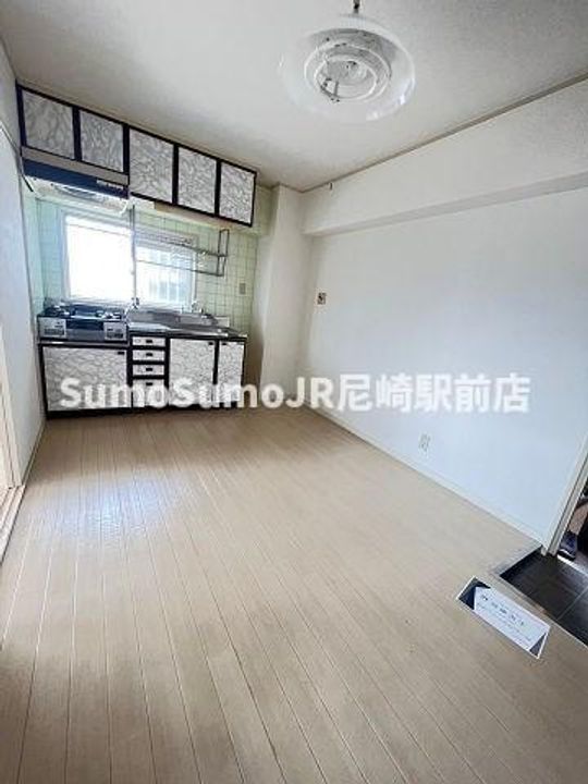 兵庫県尼崎市長洲東通3丁目(マンション)の賃貸物件の居間