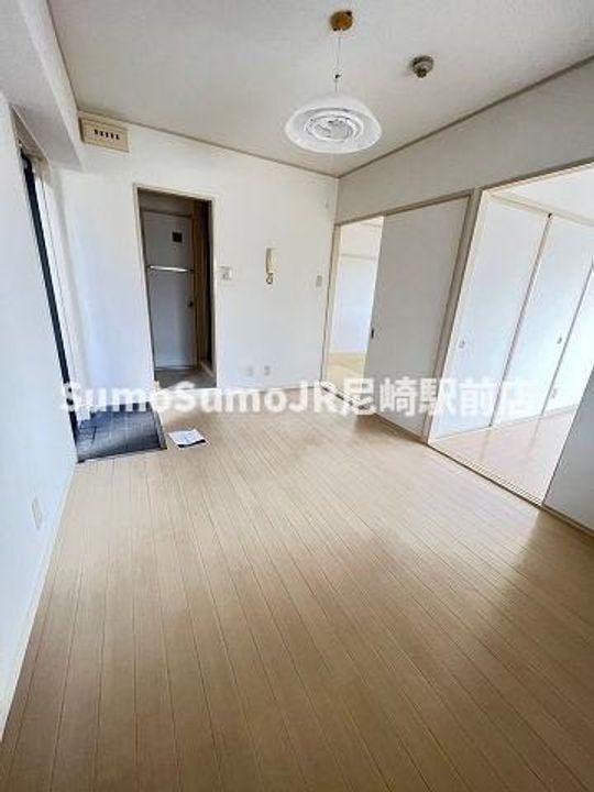 兵庫県尼崎市長洲東通3丁目(マンション)の賃貸物件の居間