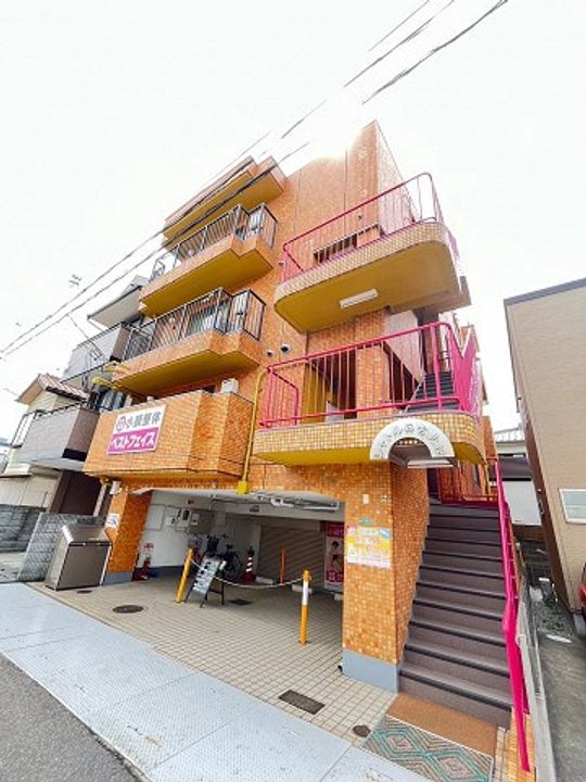 シャトル西宮北口の外観
