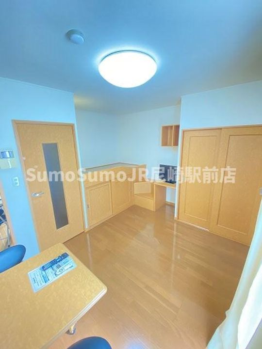 兵庫県尼崎市南塚口町5丁目(アパート)の賃貸物件の居間