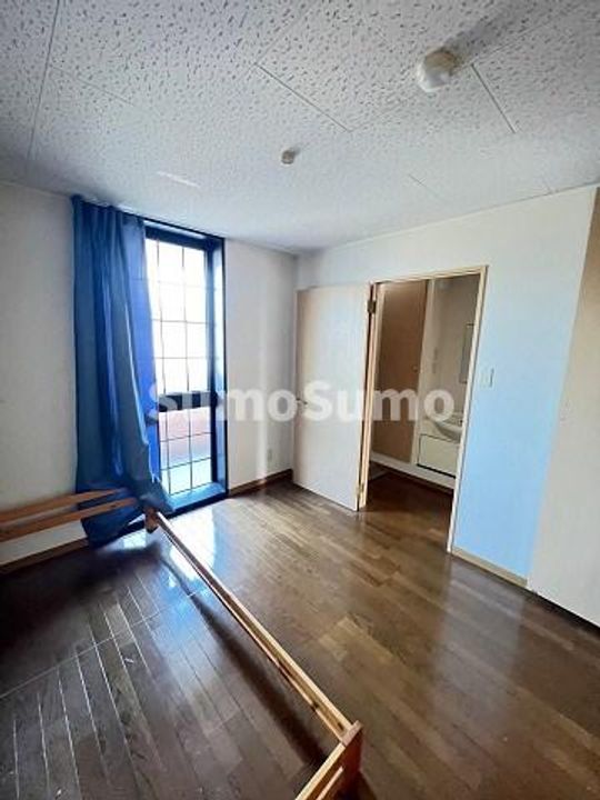 レオパレスKOBATAの居間