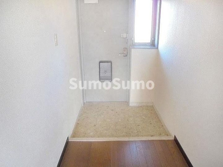 ロイヤルコーポ明石硯町の玄関