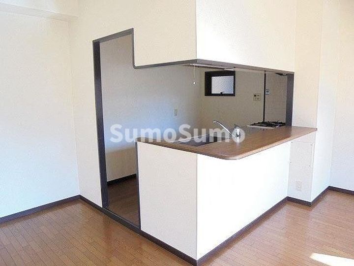 ロイヤルコーポ明石硯町の居間