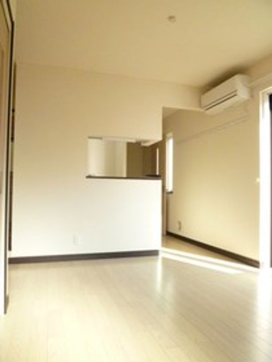 兵庫県神戸市灘区岩屋中町1丁目(アパート)の賃貸物件の居間