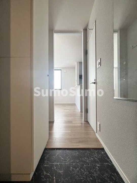 ホワイトメゾン御影の玄関