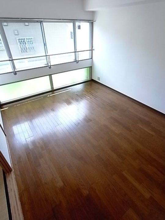 兵庫県西宮市上甲子園4丁目(アパート)の賃貸物件の居間