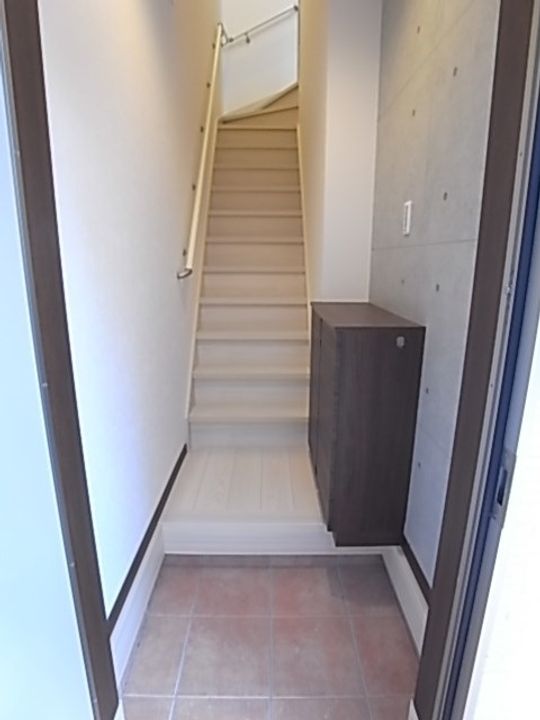 兵庫県西宮市里中町3丁目(アパート)の賃貸物件の玄関