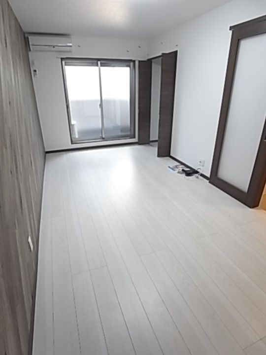 兵庫県西宮市里中町3丁目(アパート)の賃貸物件の居間