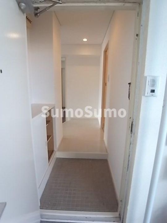 難波コーポの玄関