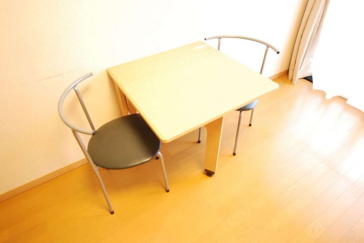 埼玉県東松山市松山町3丁目の賃貸マンションの居間