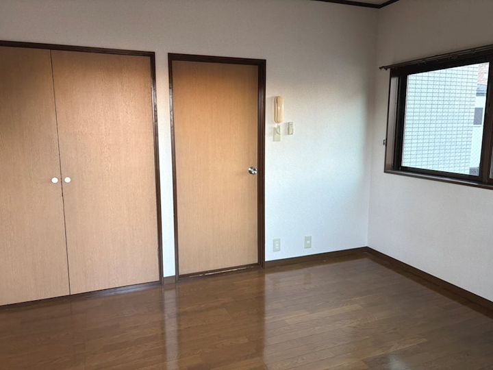 山口ビルの寝室