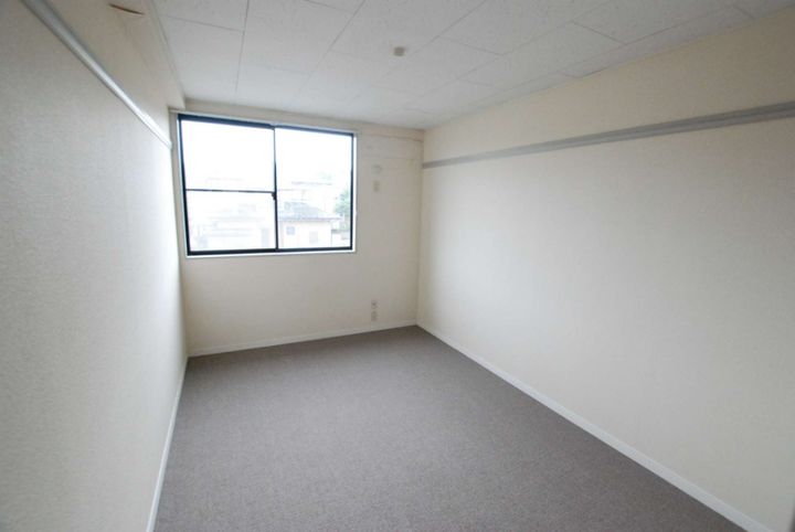 レオパレスNEW砂田103の寝室