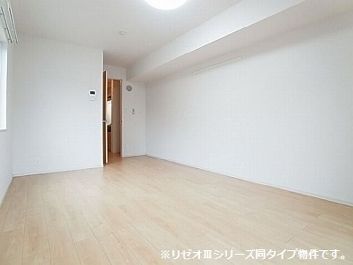 エーデルハイムDの居間