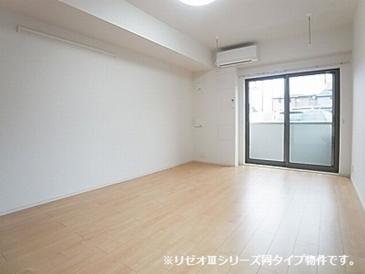 エーデルハイムDの居間