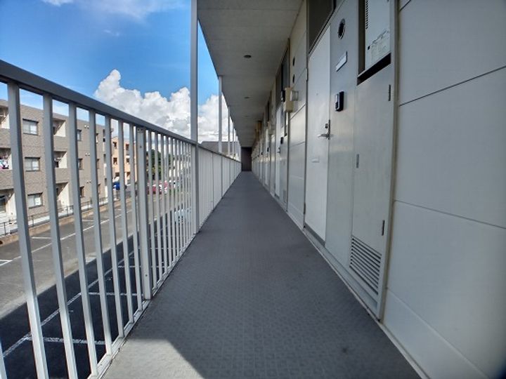 レオパレスカシオペアの玄関