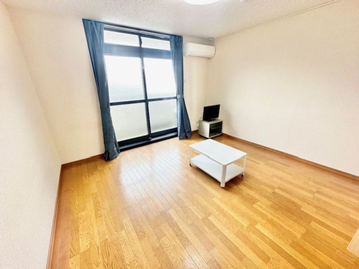 レオパレスソフィアAの居間