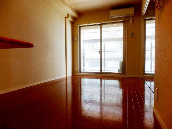 サヴォイマキシマイズ博多ステーションの居間