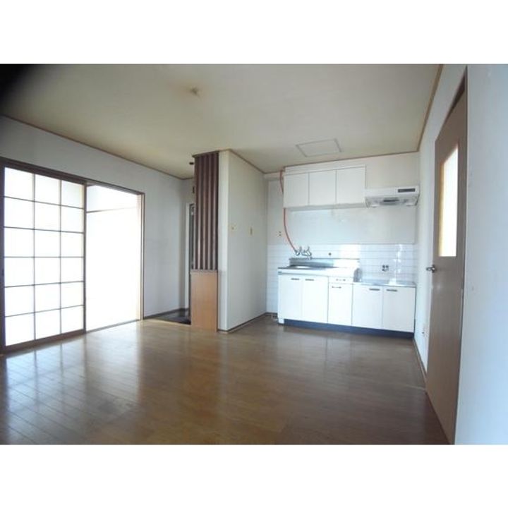 プランドール六ツ門Ⅱ401号の居間