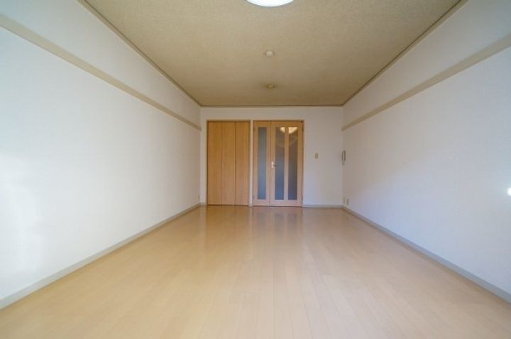 エトランゼⅤ201号の居間