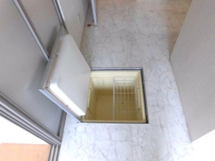 クレイドルC棟206号の玄関