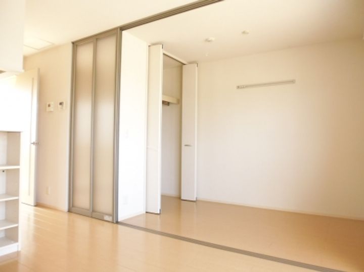 クレイドルC棟206号の寝室