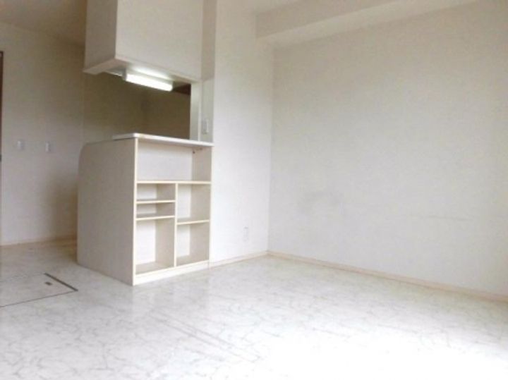 クレイドルC棟206号の居間