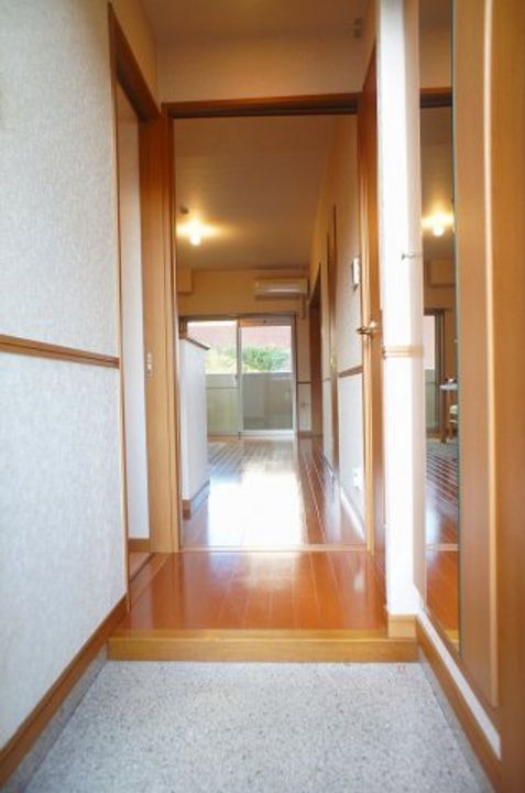 クリムゾン博多Ⅱの玄関