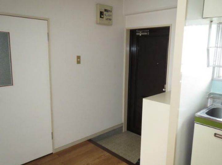 津福サンハイツ303号の玄関