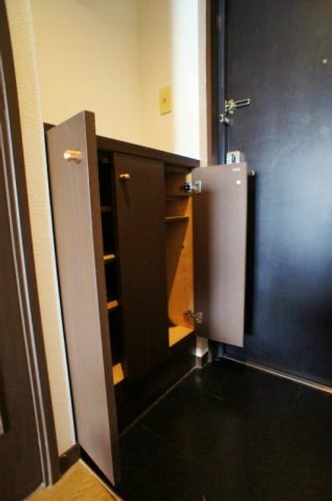 ロマネスク東町の玄関