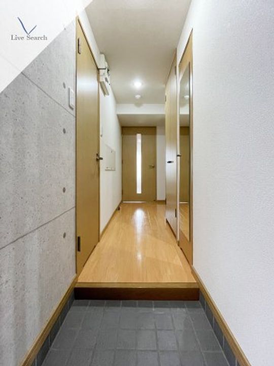 ダイナコートエスタディオレシェンテの玄関