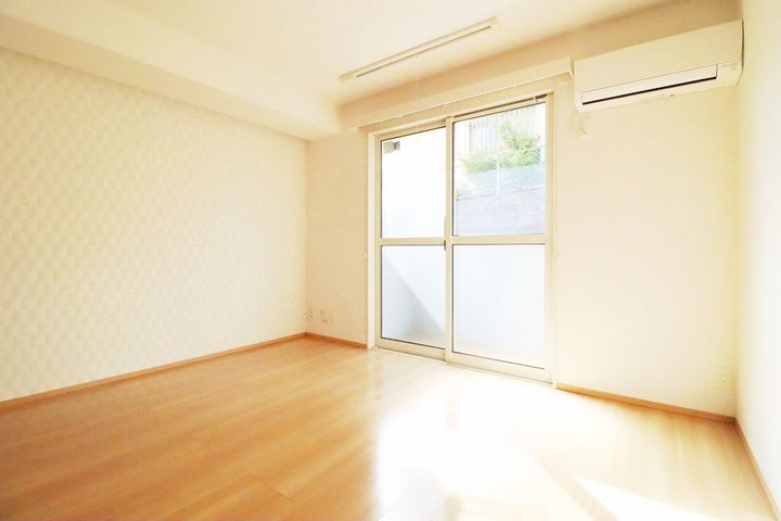 ベルネージュⅡ(ツー)101号室の居間