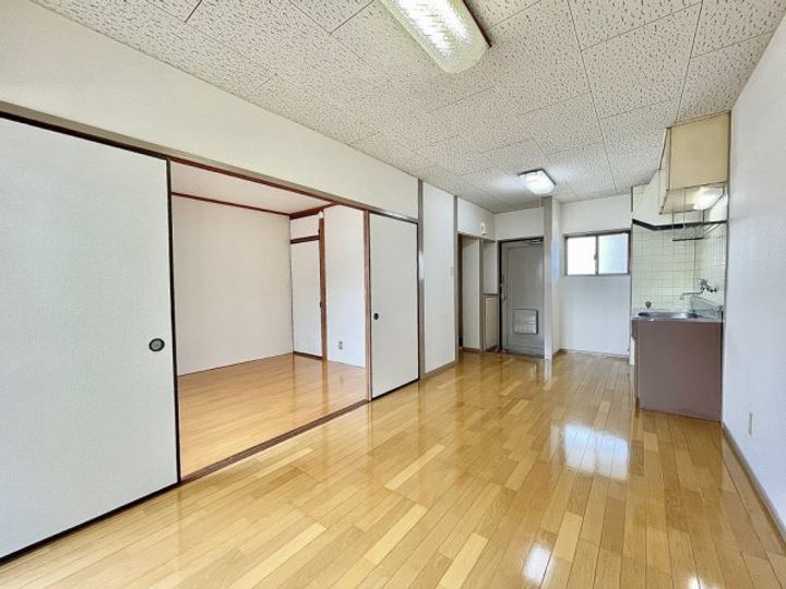 権藤ビル106号の居間