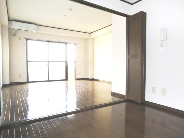 クラウンⅡ津福の居間