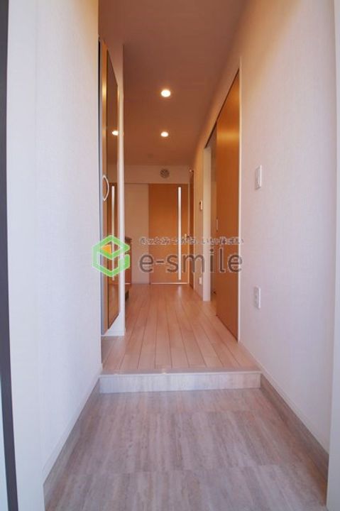 コロンⅡ103の玄関