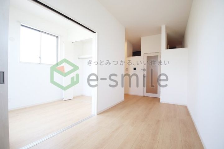 モアメゾン中央公園前の居間