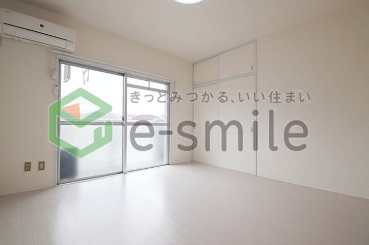 シャトレ東合川の居間
