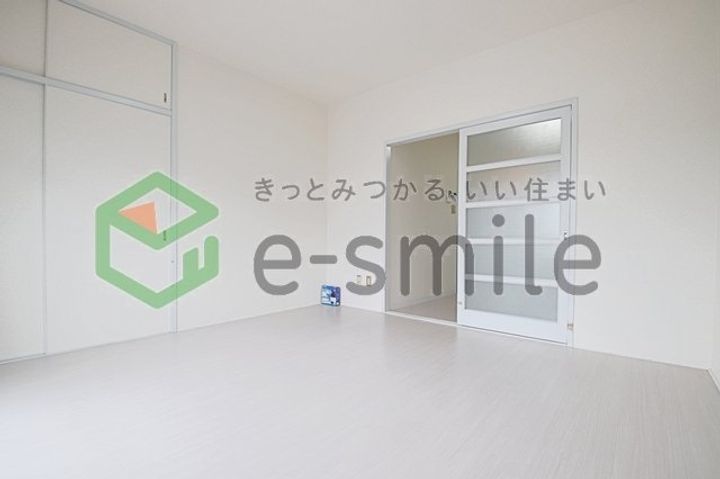 シャトレ東合川の居間
