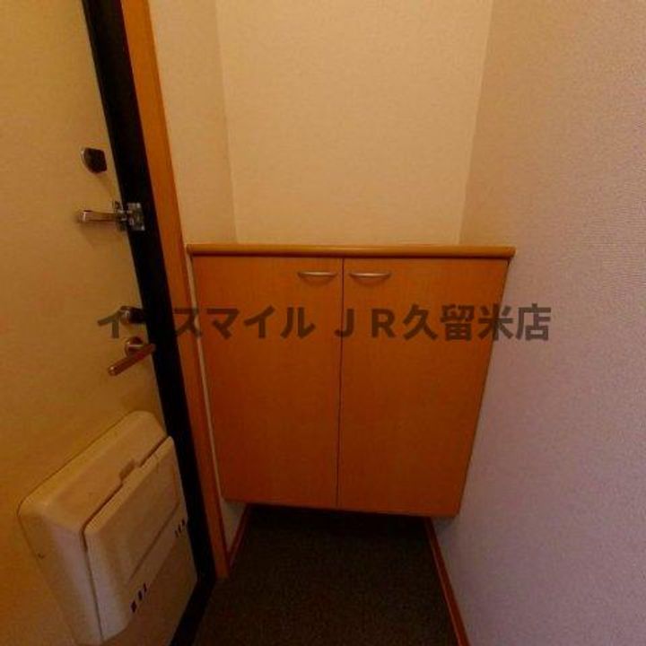 ベリークレセント107号の玄関