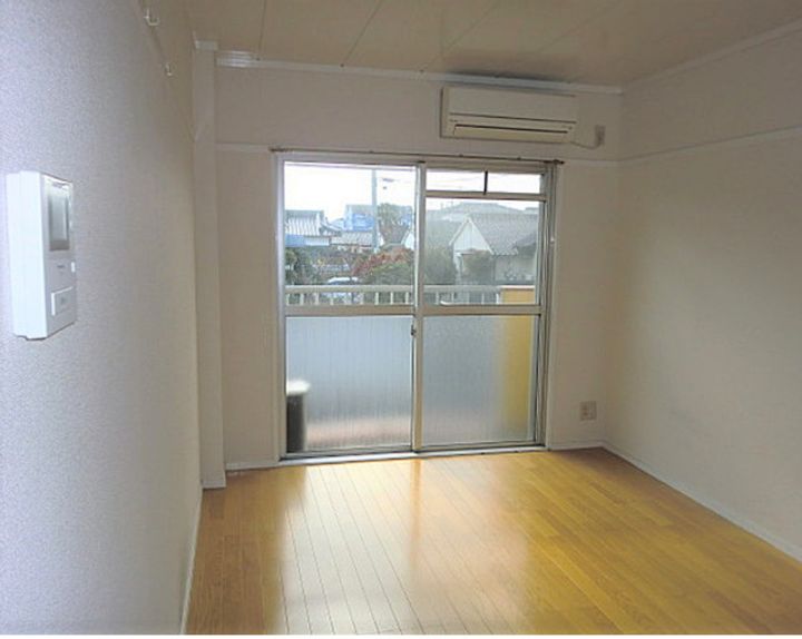 高良山ハイツ203号の居間