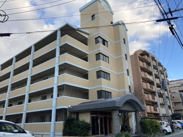 ビジネス・ワン板付の外観