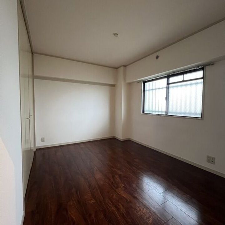 ビジネス・ワン板付の内装