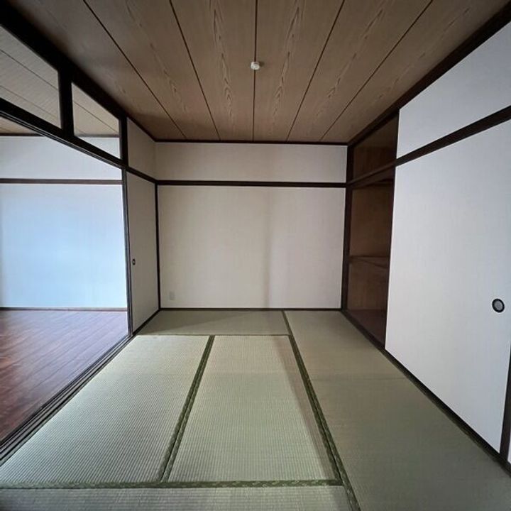 ビジネス・ワン板付の内装