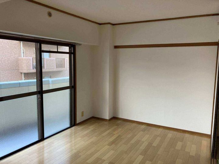 ビジネス・ワン板付の内装