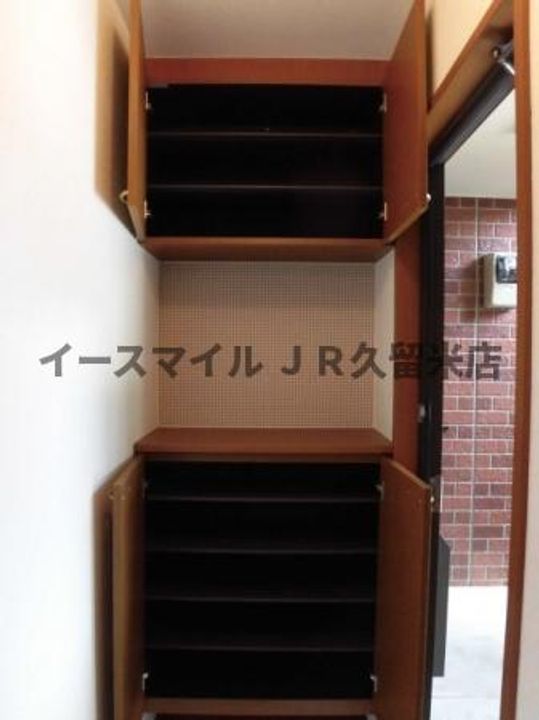 メルベーユ・ドミールA棟の玄関