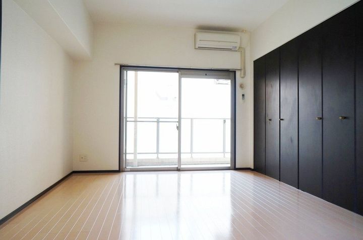 グランパーク天神の居間