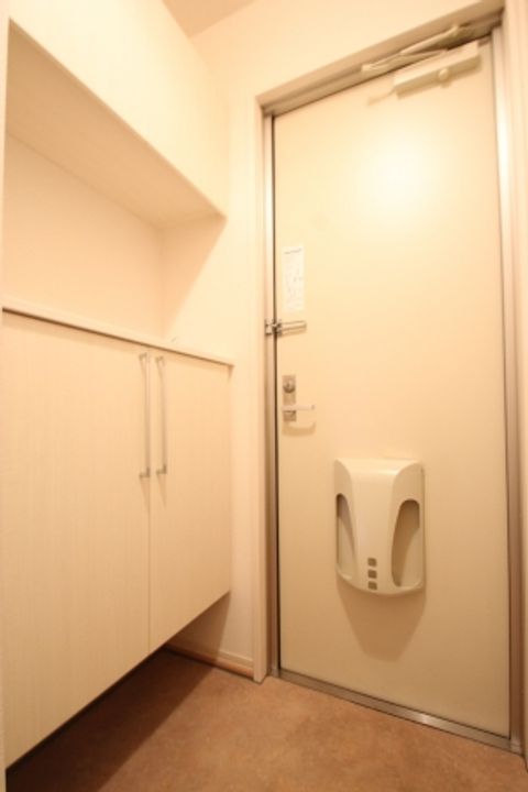 ロイヤルコート東那珂102●の玄関