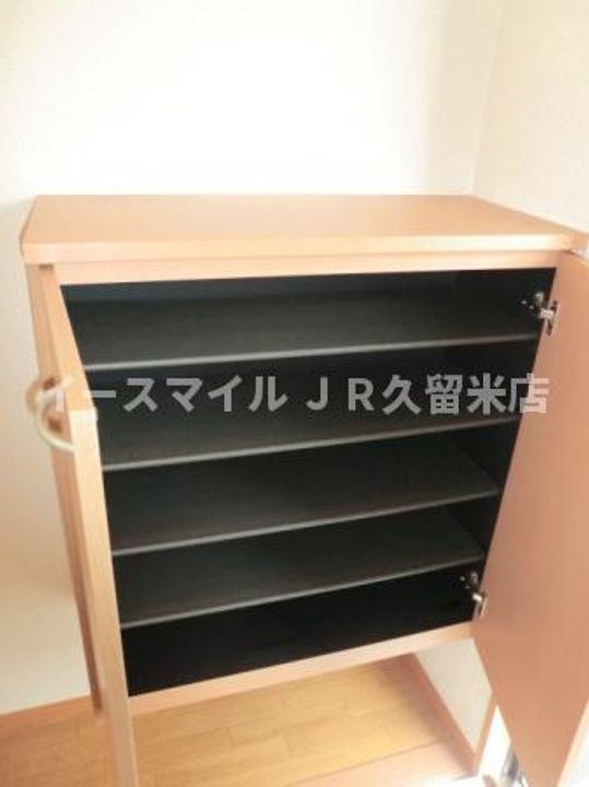 レクルスコートB208号の玄関