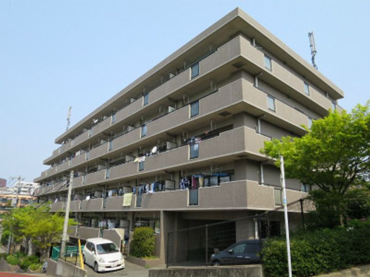 リファレンス寺塚の外観