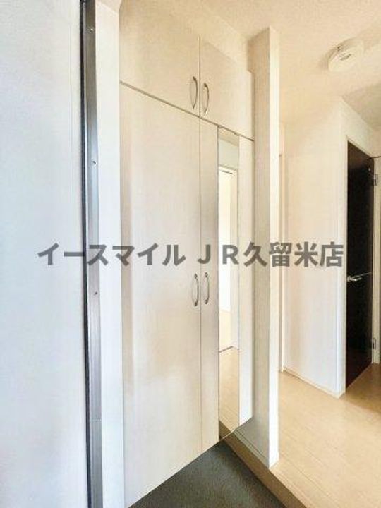 ロワゾー・ブリュの玄関
