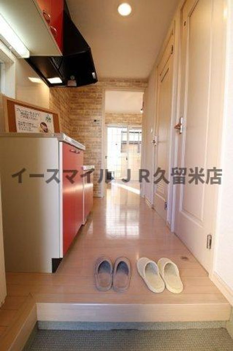 リブレア津福駅前202の玄関